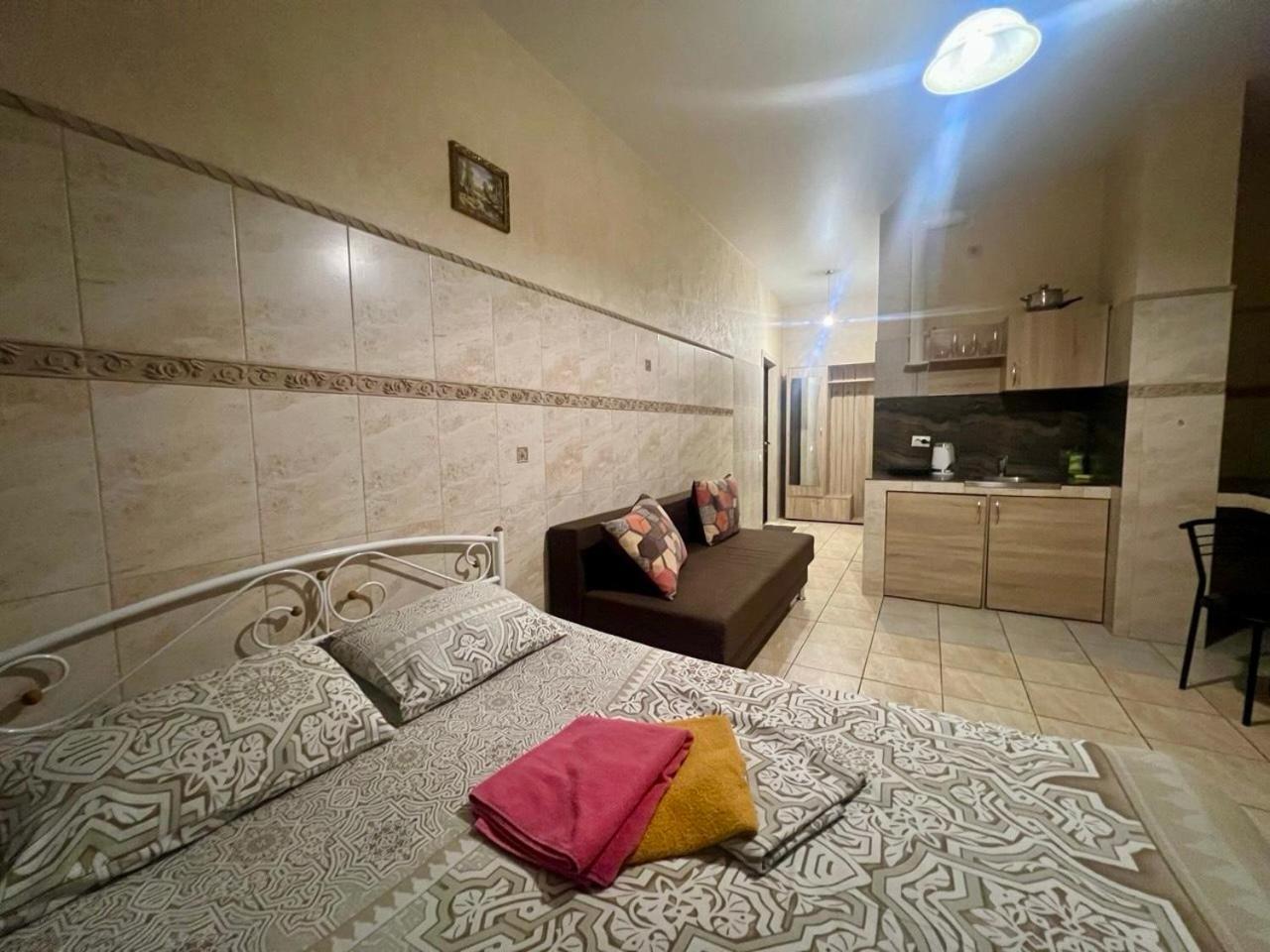 Studio Apartment Metro Pechersk 키예프 외부 사진